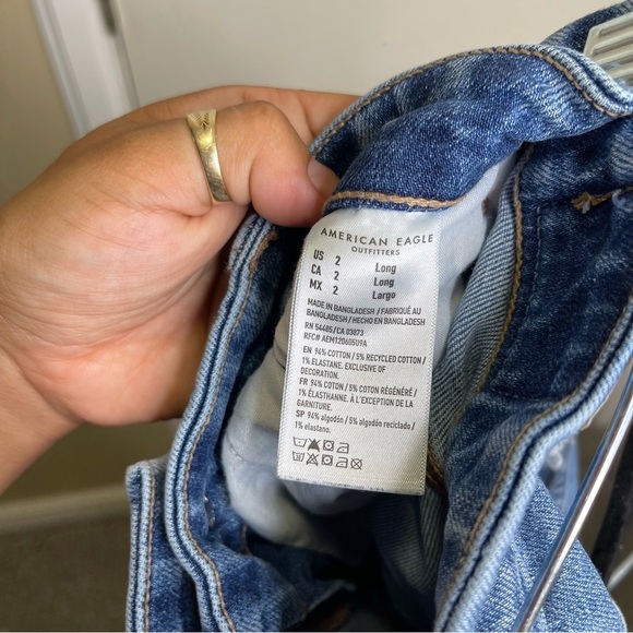 American Eagle Women’s Curvy Straight Distressed Jeans Sz 2L - Picture 14 of 14